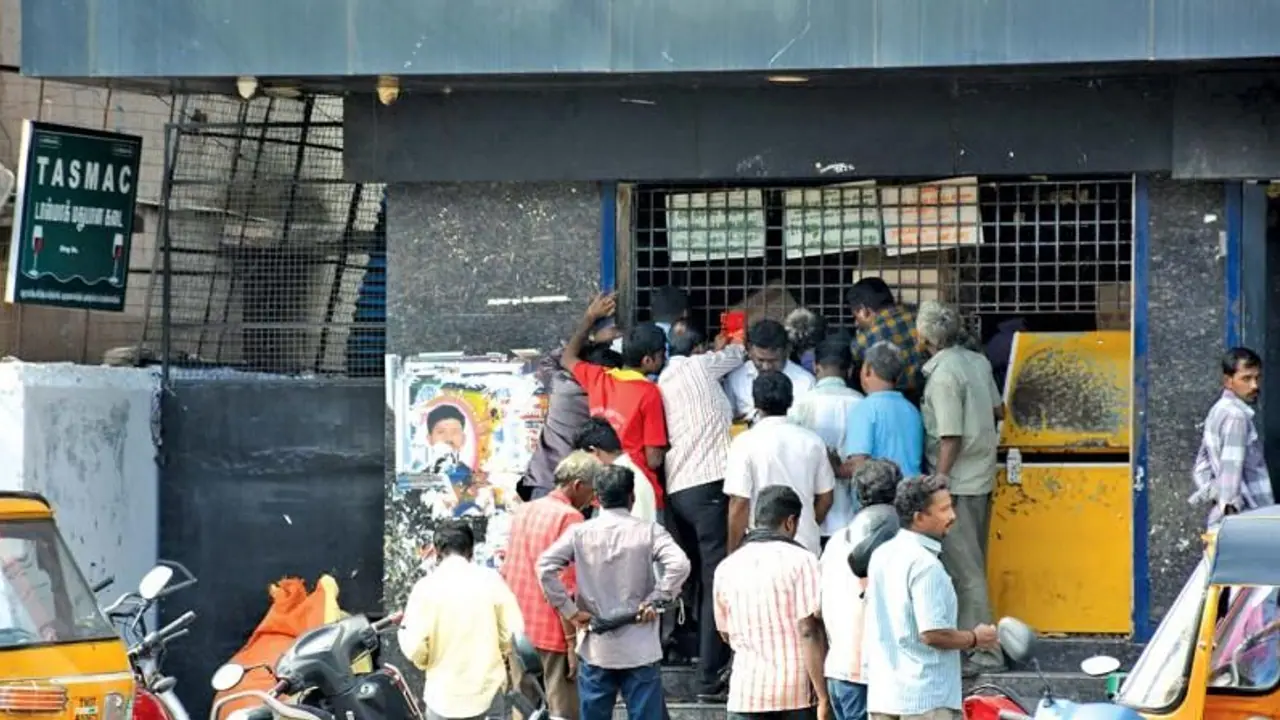 ஊரடங்கிலும் டாஸ்மாக் கடையை தொடர்ந்து இயக்கலாம்... உச்சநீதிமன்றம் அதிரடி..!