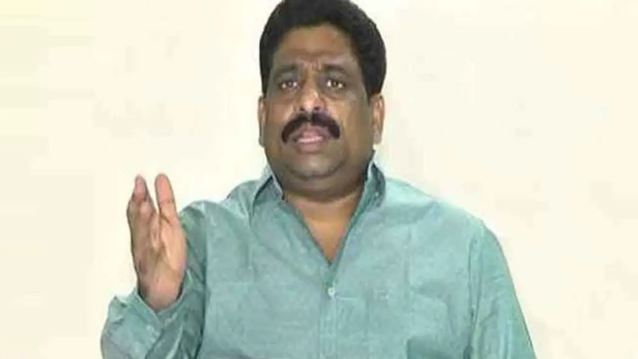 పందికొక్కు అవినీతి గురించి మాట్లాడుతోంది.. విజయసాయిపై బుద్ధా కౌంటర్