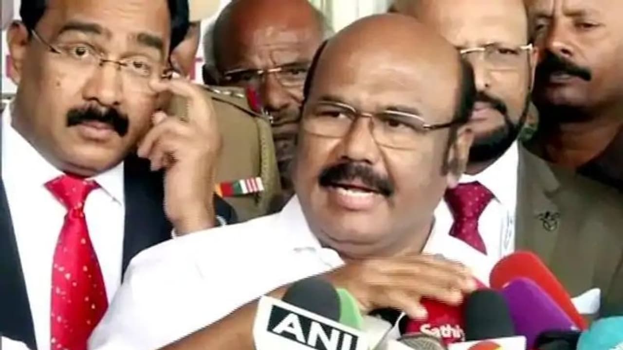 திமுக தலைவருக்கு அதிமுக அமைச்சர் கொடுத்த பட்டம்..!! வம்பு மேல் வம்பு..!! திமுக தலைவருக்கு அதிமுக அமைச்சர் கொடுத்த பட்டம்..!! வம்பு மேல் வம்பு..!!