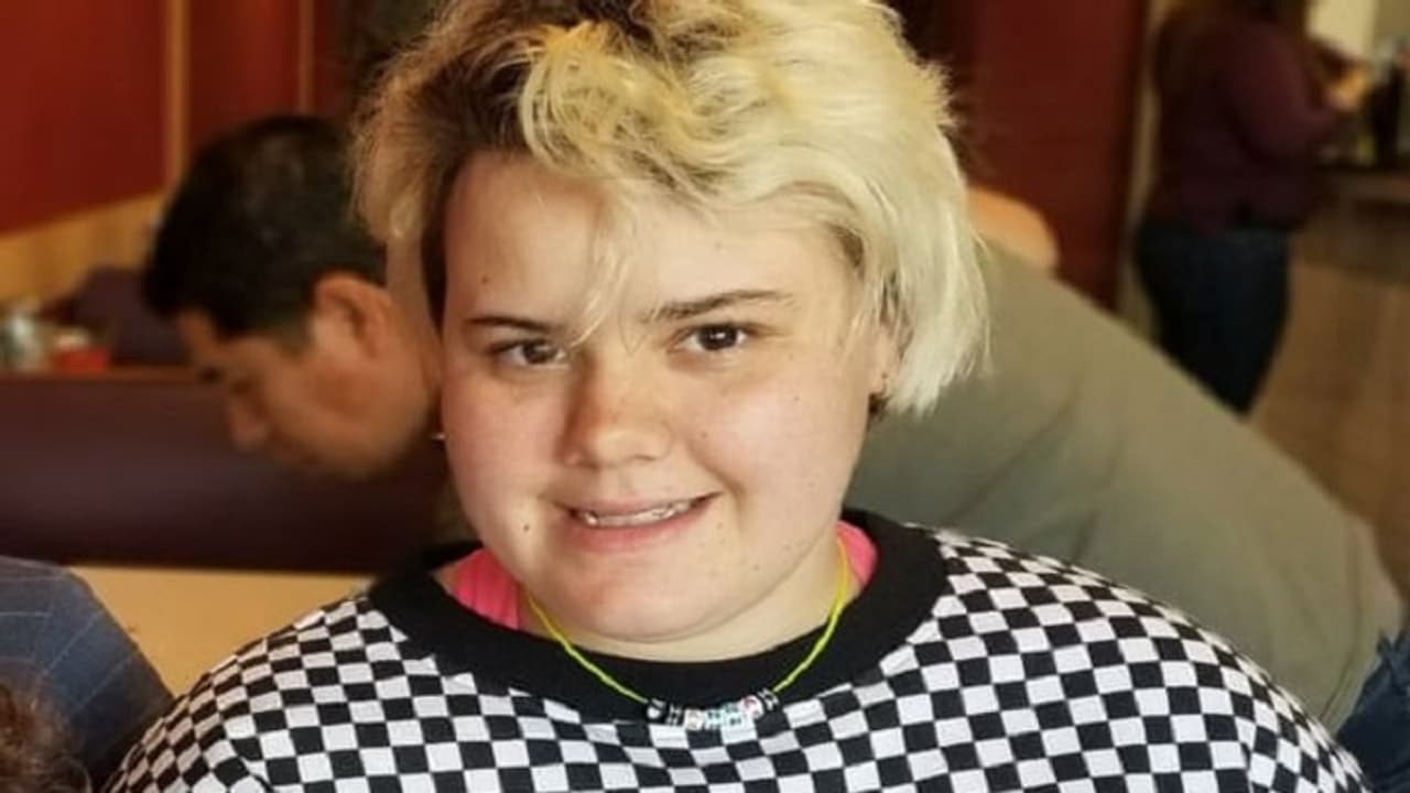 बच्ची के हाथ में थी नकली बंदूक, पुलिस ने किया शूट वो तड़पती रही लेकिन पहना दी हथकड़ी बच्ची के हाथ में थी नकली बंदूक, पुलिस ने किया शूट वो तड़पती रही लेकिन पहना दी हथकड़ी