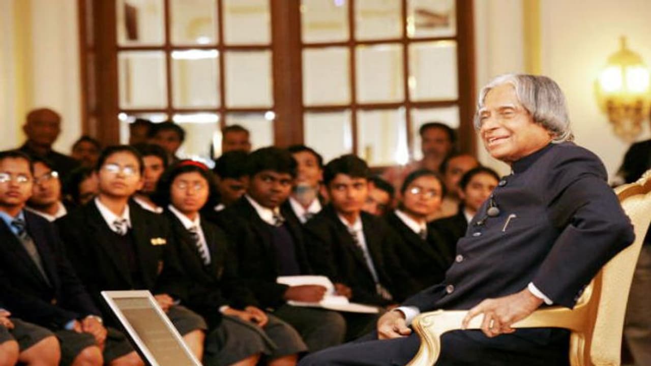 'মিসাইল ম্যান' এর দূরদৃষ্টি কে পাথেয় করে রবিবাসরে পাড়ি জমাবে চন্দ্রযান ২ 'মিসাইল ম্যান' এর দূরদৃষ্টি কে পাথেয় করে রবিবাসরে পাড়ি জমাবে চন্দ্রযান ২