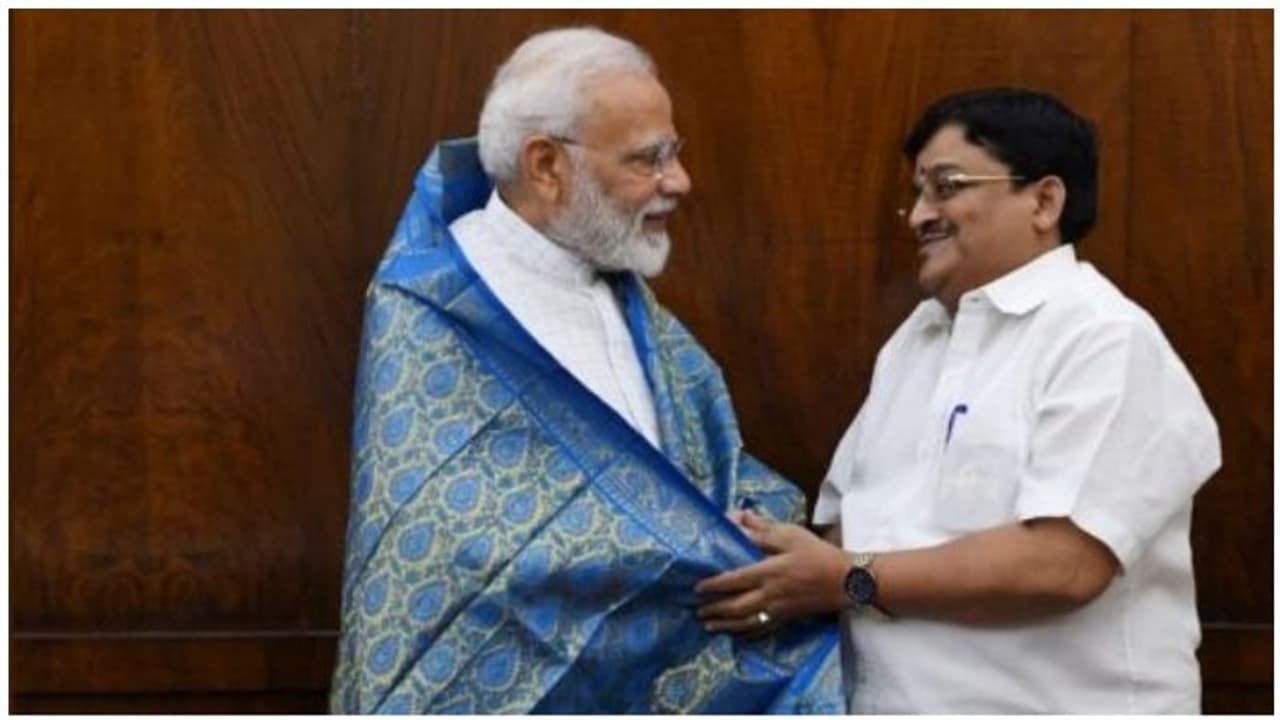 காட்டுமிராண்டித்தனம், முரட்டுத்தனம்... பிரதமரை அவமதித்த மம்தாவுக்கு எதிராக கொந்தளித்த அதிமுக மாஜி எம்.பி.! காட்டுமிராண்டித்தனம், முரட்டுத்தனம்... பிரதமரை அவமதித்த மம்தாவுக்கு எதிராக கொந்தளித்த அதிமுக மாஜி எம்.பி.!