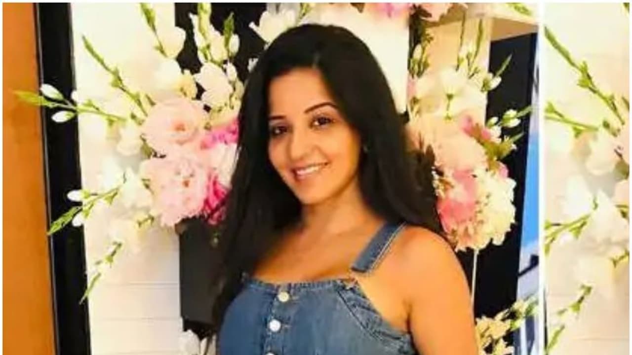 नो मेकअप लुक में मोनालिसा ने शेयर की हॉट फोटोज नो मेकअप लुक में मोनालिसा ने शेयर की हॉट फोटोज