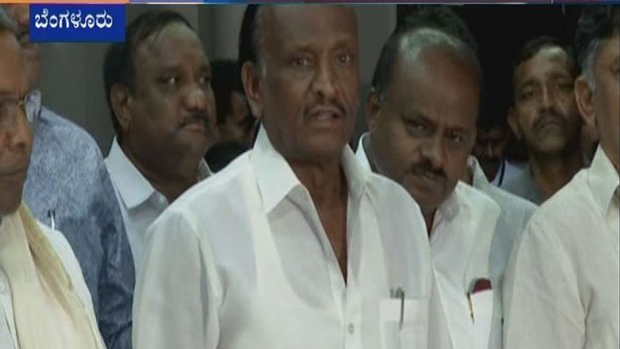 ಅನರ್ಹ ಶಾಸಕ ಎಂಟಿಬಿ ನಾಗರಾಜ್ ಗೆ ಬೆಂಬಲ ಸೂಚಿಸಿದ ಬಿಜೆಪಿಗರು ಅನರ್ಹ ಶಾಸಕ ಎಂಟಿಬಿ ನಾಗರಾಜ್ ಗೆ ಬೆಂಬಲ ಸೂಚಿಸಿದ ಬಿಜೆಪಿಗರು