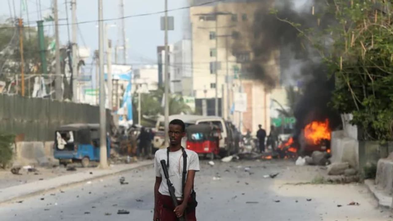 സൊമാലിയയിലെ ചാവേര് ആക്രമണത്തില് 26 പേര് കൊല്ലപ്പെട്ടു; അൽ ഷബാബ് ഉത്തരവാദിത്തം ഏറ്റെടുത്തു സൊമാലിയയിലെ ചാവേര് ആക്രമണത്തില് 26 പേര് കൊല്ലപ്പെട്ടു; അൽ ഷബാബ് ഉത്തരവാദിത്തം ഏറ്റെടുത്തു