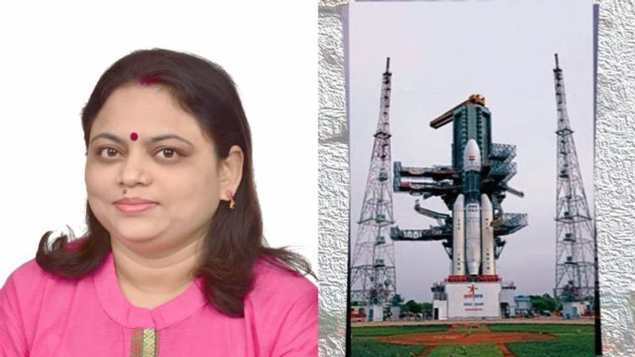 ভারতের দ্বিতীয় চন্দ্রাভিযানে নেতৃত্ব দিচ্ছেন এই নারীবাহিনী ও এক বাঙালি, জানুন তাঁদের কথা ভারতের দ্বিতীয় চন্দ্রাভিযানে নেতৃত্ব দিচ্ছেন এই নারীবাহিনী ও এক বাঙালি, জানুন তাঁদের কথা