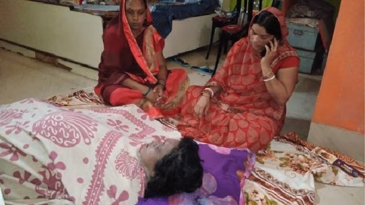 MLA का बेटा लगातार करता रहा मां को कॉल, लेकिन घर में हो चुकी थी अनहोनी MLA का बेटा लगातार करता रहा मां को कॉल, लेकिन घर में हो चुकी थी अनहोनी