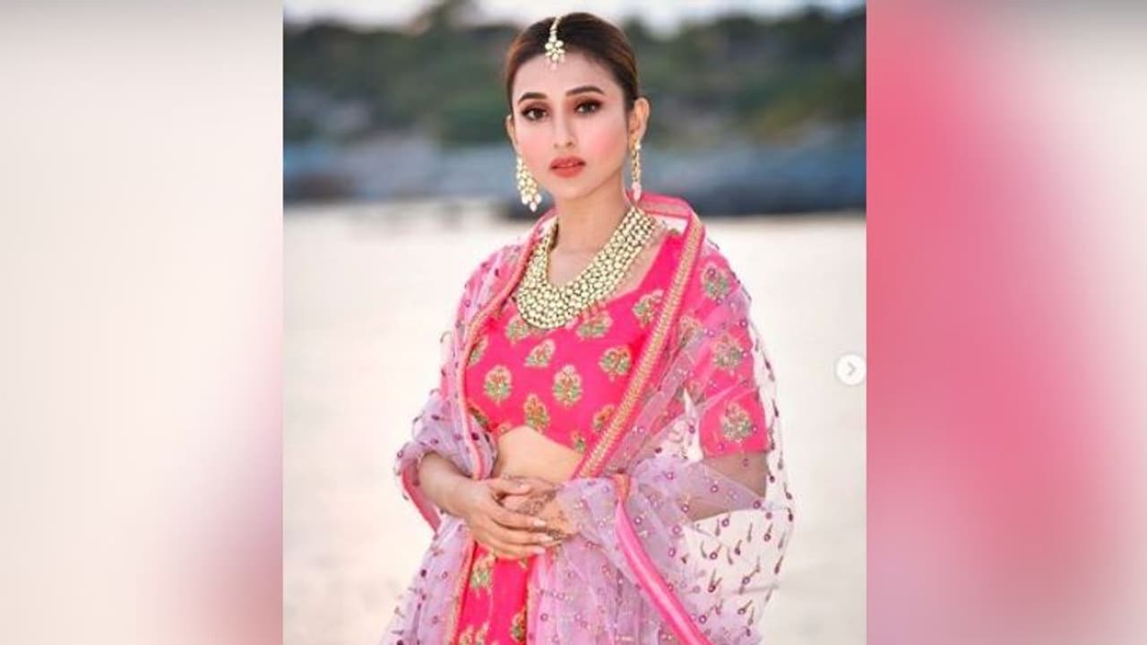 কলকাতা শান্তি রয়েছে, বাংলায় কোনও হিংসে নেই! রাজনীতির ময়দান নিয়ে কী বললেন মিমি কলকাতা শান্তি রয়েছে, বাংলায় কোনও হিংসে নেই! রাজনীতির ময়দান নিয়ে কী বললেন মিমি