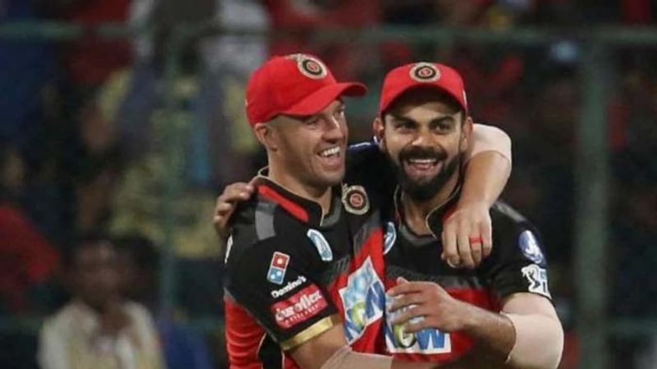 డివిలియర్స్ పునరాగమనంపై విమర్శలు: కోహ్లీ, అనుష్క మద్ధతు డివిలియర్స్ పునరాగమనంపై విమర్శలు: కోహ్లీ, అనుష్క మద్ధతు