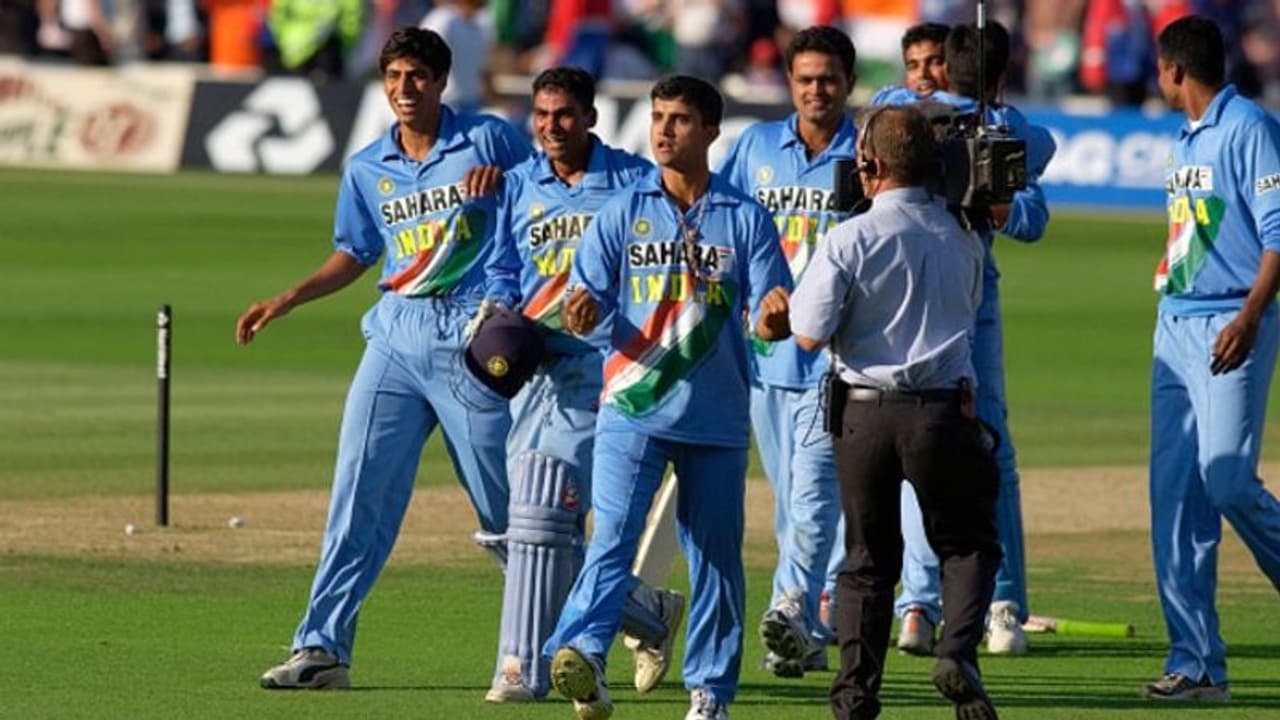 কাইফের বাবা মা দেখছিলেন শাহরুখের দেবদাস! ঐতিহাসিক ন্যাটওয়েস্ট জয়ের ১৭ বছর কাইফের বাবা মা দেখছিলেন শাহরুখের দেবদাস! ঐতিহাসিক ন্যাটওয়েস্ট জয়ের ১৭ বছর