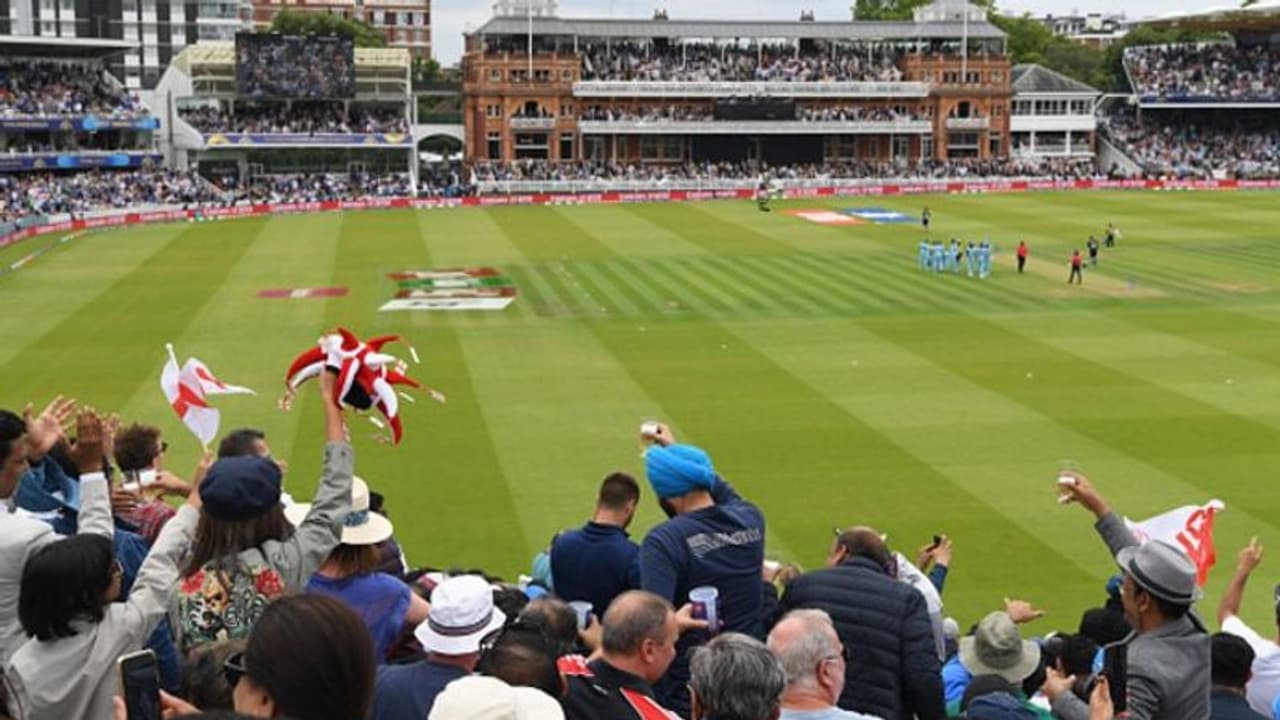 বিশ্বকাপের ফাইনালে পর্নসাইটের প্রচার! কলুষিত লর্ডসের মাঠ, দেখুন কি অবস্থা