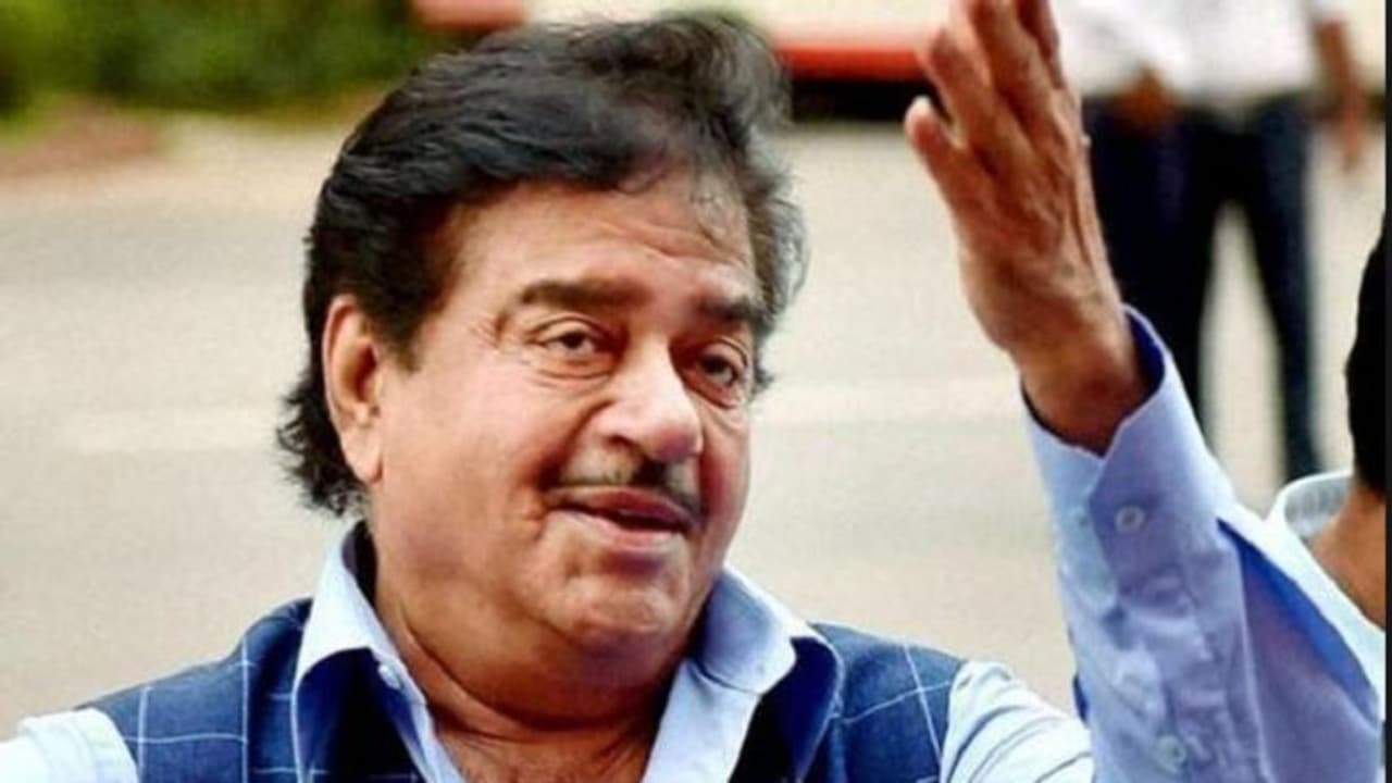 కరోనాకి ఉచిత వైద్యం.. సీఎం జగన్ పై శతృఘ్నసిన్హా ప్రశంసలు కరోనాకి ఉచిత వైద్యం.. సీఎం జగన్ పై శతృఘ్నసిన్హా ప్రశంసలు