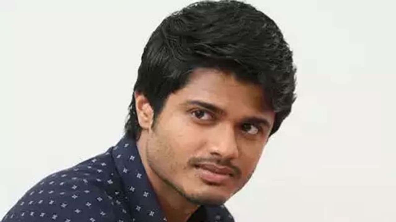 షాకింగ్: ఆ పాత సినిమా రీమేక్ లో ఆనంద్ దేవరకొండ..? షాకింగ్: ఆ పాత సినిమా రీమేక్ లో ఆనంద్ దేవరకొండ..?