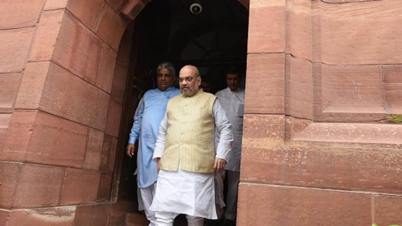 সন্ত্রাস রুখতে অমিতের নয়া দাওয়াই! প্রতিবাদে উত্তাল লোকসভা, তবু পাশ এনআইএ বিল সন্ত্রাস রুখতে অমিতের নয়া দাওয়াই! প্রতিবাদে উত্তাল লোকসভা, তবু পাশ এনআইএ বিল