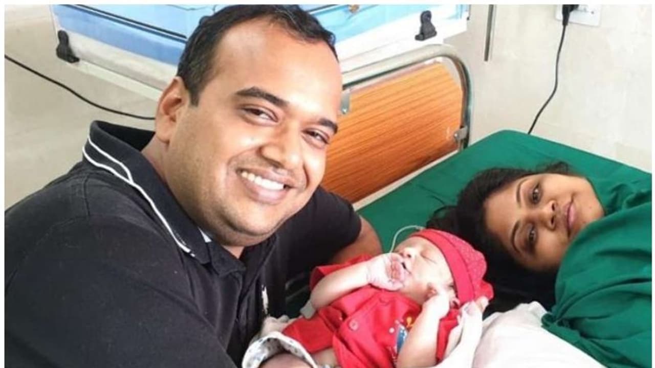 ഭാര്യയുടെ പ്രസവം സര്‍ക്കാര്‍ ആശുപത്രിയില്‍; കളക്ടറുടെ തീരുമാനത്തിന് കയ്യടിച്ച് സോഷ്യല്‍ മീഡിയ