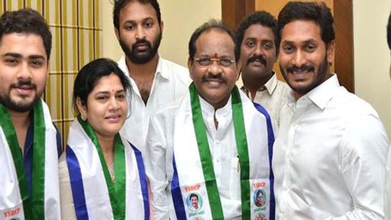 పార్టీ మారుతున్నారంటూ ప్రచారం... స్పందించిన తోట నరసింహం