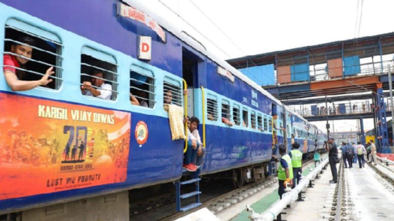 ರೈಲುಗಳ ಮೇಲೆ ಕಾರ್ಗಿಲ್ ಸಾಹಸ! ರೈಲುಗಳ ಮೇಲೆ ಕಾರ್ಗಿಲ್ ಸಾಹಸ!