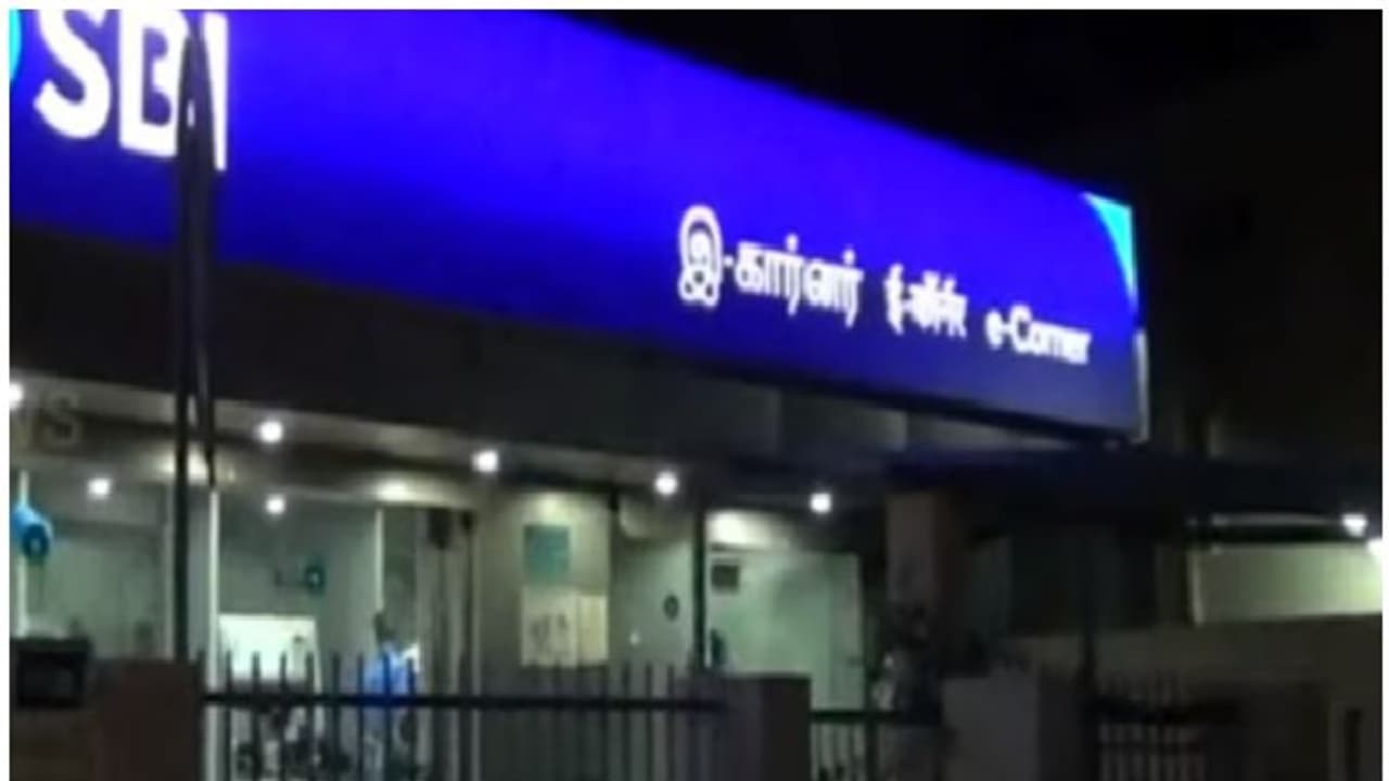 எஸ்பிஐ ஏடிஎம்மில் கள்ளநோட்டுக்கள் எஸ்பிஐ ஏடிஎம்மில் கள்ளநோட்டுக்கள்