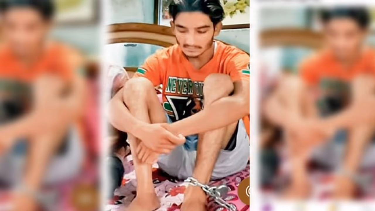 बेटे की हरकतों से मां बाप को होना पड़ रहा था शर्मिंदा, बांध दिया जंजीरों से बेटे की हरकतों से मां बाप को होना पड़ रहा था शर्मिंदा, बांध दिया जंजीरों से
