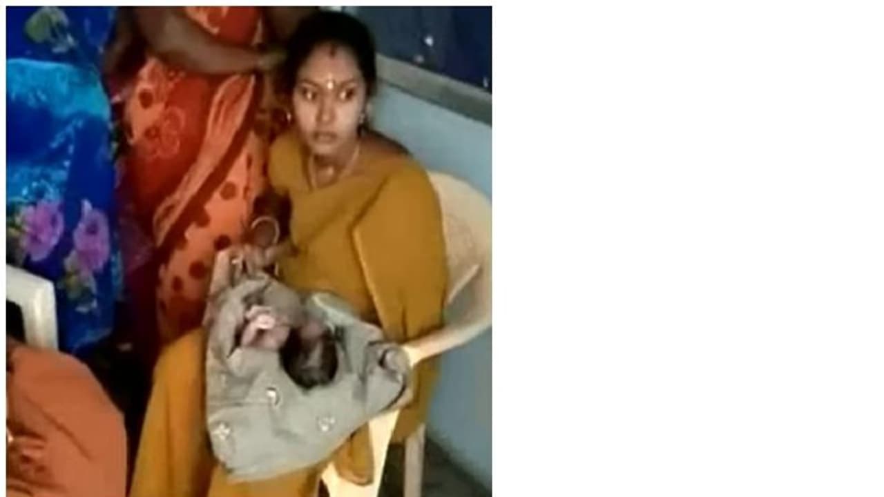 கலெக்டர் அலுவலக கழிப்பறையில் பெண் குழந்தை மீட்பு கலெக்டர் அலுவலக கழிப்பறையில் பெண் குழந்தை மீட்பு