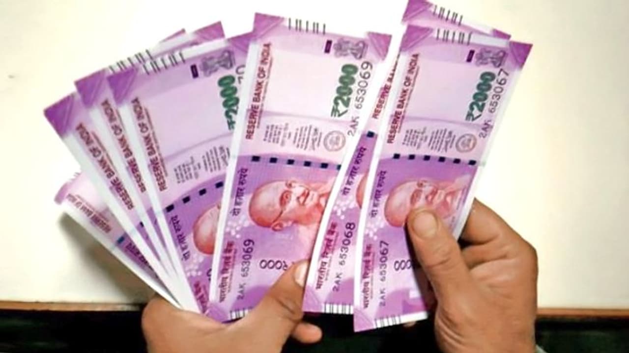 धनलाभ से लेकर घर की समस्याओं तक...चंद्रग्रहण पर करें ये आसान उपाय धनलाभ से लेकर घर की समस्याओं तक...चंद्रग्रहण पर करें ये आसान उपाय