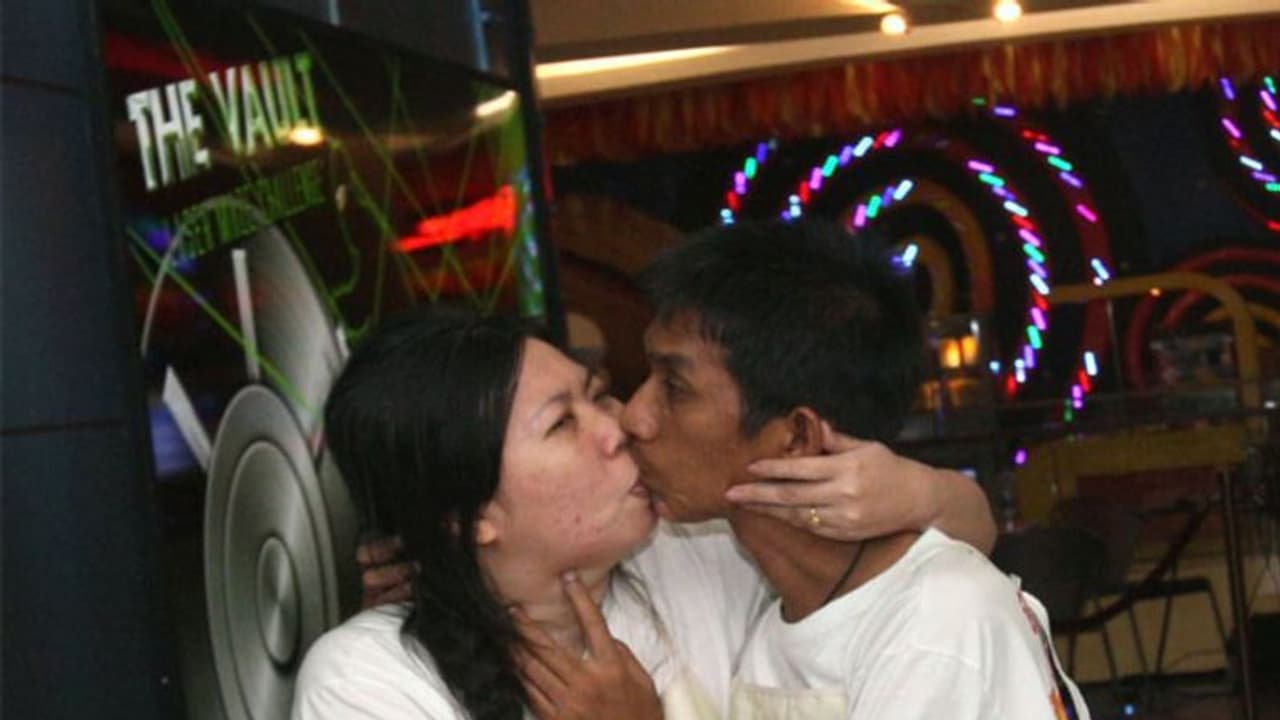 प्यार में पागल नहीं, सनकी बना कपल, 52 घंटे तक खुलेआम किया किस प्यार में पागल नहीं, सनकी बना कपल, 52 घंटे तक खुलेआम किया किस