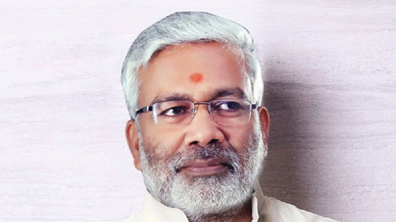 पिछड़ों को साधने के लिए भाजपा ने स्वतंत्र देव को दी यूपी की कमान