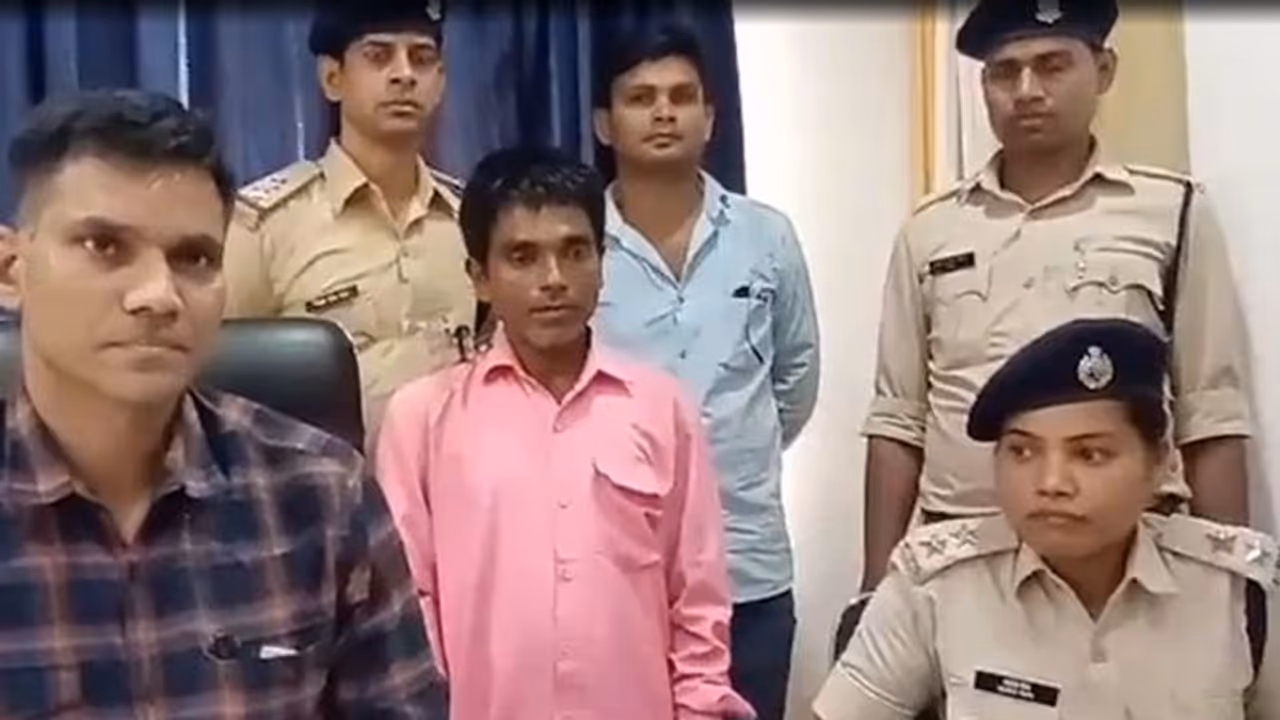 मोहल्लेवालों के सामने बोलता था बेटी, CCTV कैमरों ने खोल दी कलई मोहल्लेवालों के सामने बोलता था बेटी, CCTV कैमरों ने खोल दी कलई