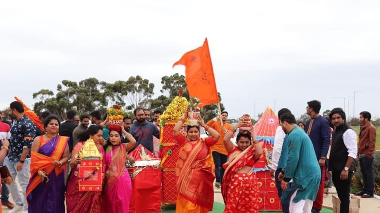 ఖండాంతరాలు దాటిన తెలంగాణ బోనాలు...ఆస్ట్రేలియాలో ఘనంగా వేడుకలు ఖండాంతరాలు దాటిన తెలంగాణ బోనాలు...ఆస్ట్రేలియాలో ఘనంగా వేడుకలు