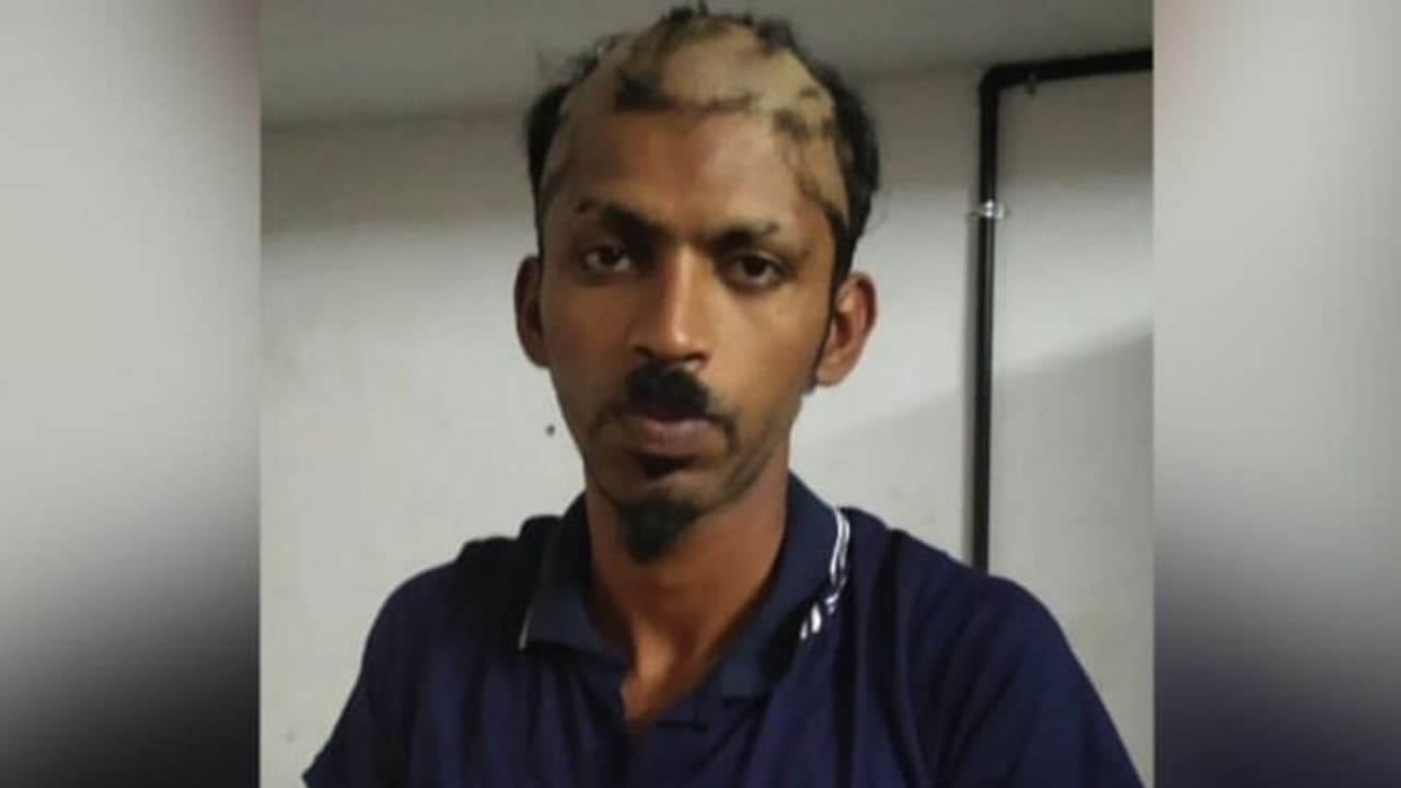 പെൺകുട്ടിയെ പീഡിപ്പിക്കാൻ ശ്രമം; യുവാവിനെ പിടികൂടി തലമുണ്ഡനം ചെയ്തു പെൺകുട്ടിയെ പീഡിപ്പിക്കാൻ ശ്രമം; യുവാവിനെ പിടികൂടി തലമുണ്ഡനം ചെയ്തു