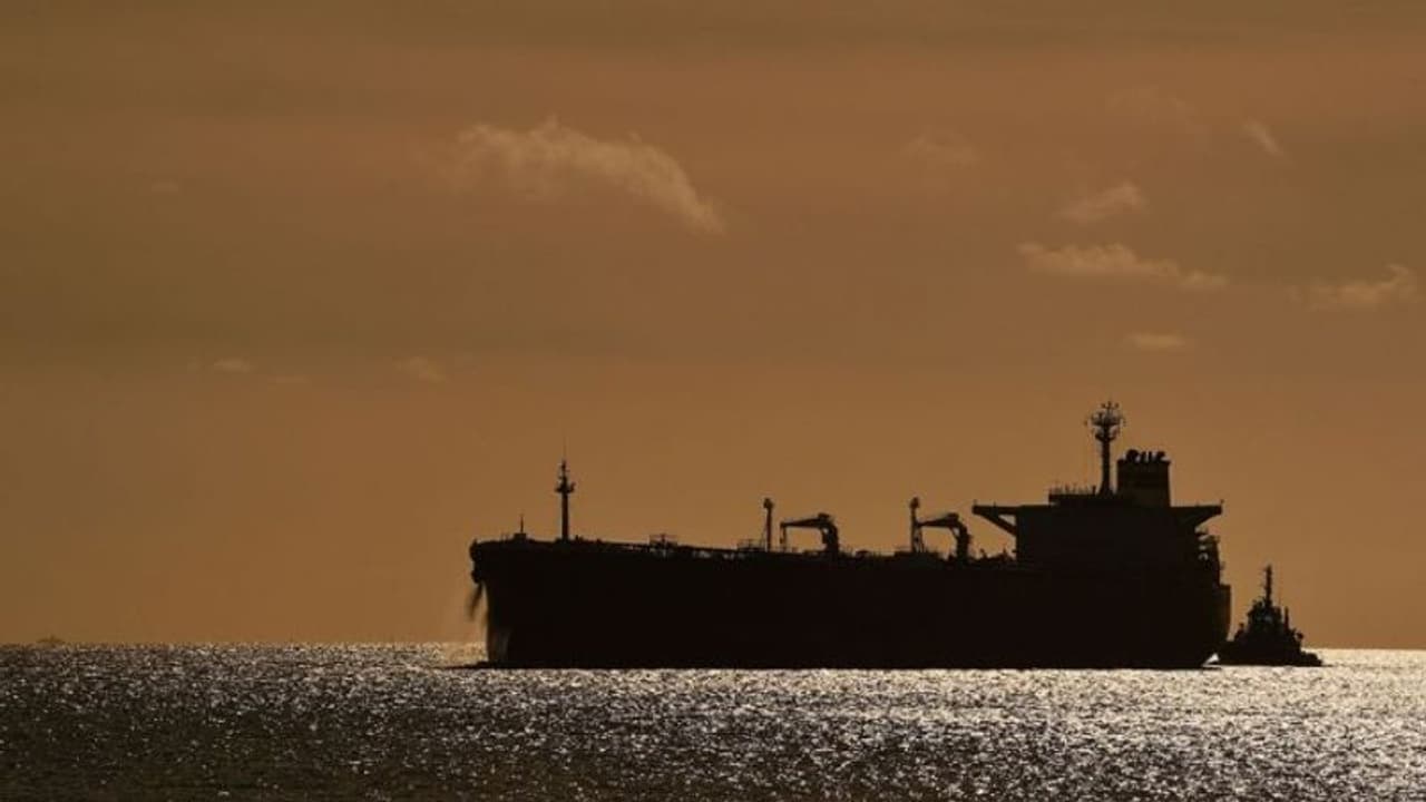 RBI डिप्टी गवर्नर ने किया बड़ा खुलासा, भारत की रिफाइनरी चुपके से रूस से क्रूड ऑयल सस्ते में लेकर रिफाइन कर रही RBI डिप्टी गवर्नर ने किया बड़ा खुलासा, भारत की रिफाइनरी चुपके से रूस से क्रूड ऑयल सस्ते में लेकर रिफाइन कर रही