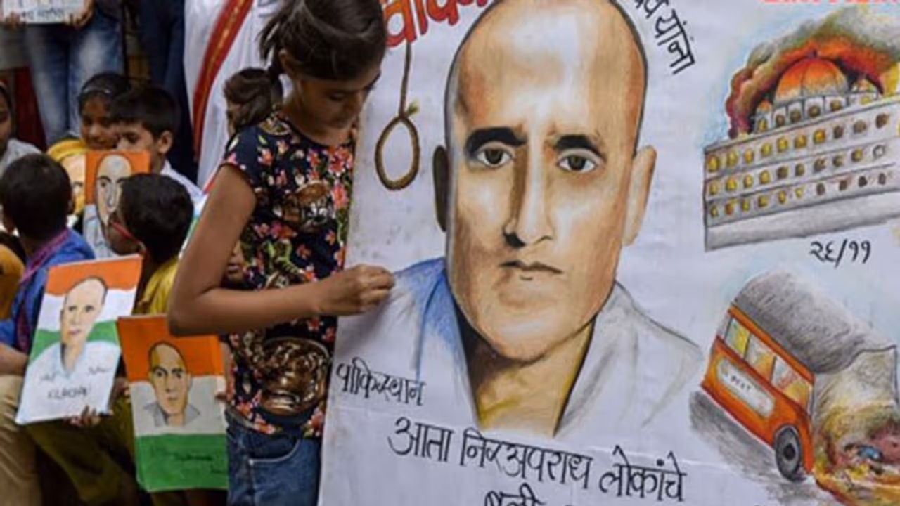 ಬಂದ್ಹೋಗಿ: ಜಾಧವ್ ರಾಜತಾಂತ್ರಿಕ ಸಂಪರ್ಕಕ್ಕೆ ಪಾಕ್ ಸಮ್ಮತಿ! ಬಂದ್ಹೋಗಿ: ಜಾಧವ್ ರಾಜತಾಂತ್ರಿಕ ಸಂಪರ್ಕಕ್ಕೆ ಪಾಕ್ ಸಮ್ಮತಿ!