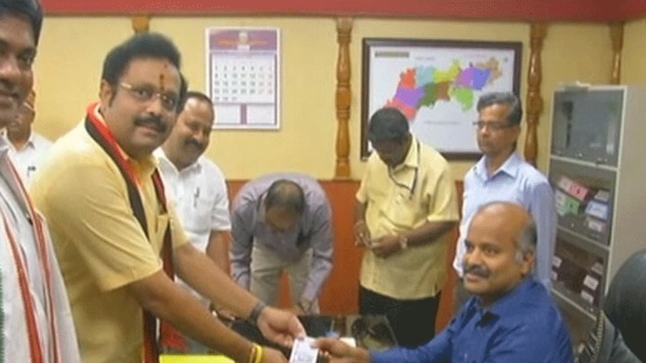 கதிர் ஆனந்த் வேட்பு மனு தாக்கல்... மாற்று வேட்பாளராக மருமகளை களமிறக்கிய துரைமுருகன்..! கதிர் ஆனந்த் வேட்பு மனு தாக்கல்... மாற்று வேட்பாளராக மருமகளை களமிறக்கிய துரைமுருகன்..!