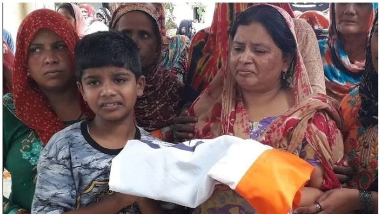 बेटे को सेना में भेजने का सपना नहीं हो पाया पूरा, रिटायरमेंट से पहले ही कहा दुनिया को अलविदा बेटे को सेना में भेजने का सपना नहीं हो पाया पूरा, रिटायरमेंट से पहले ही कहा दुनिया को अलविदा