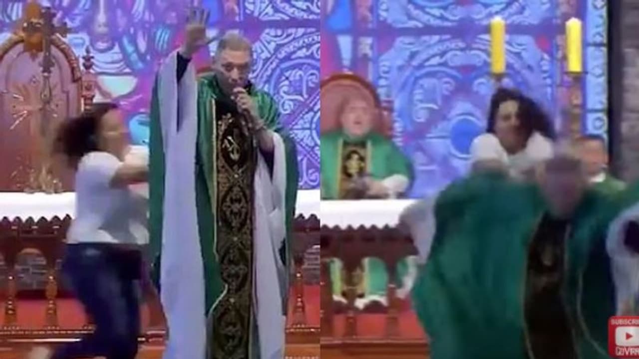 തടിയുളളവര്ക്ക് സ്വര്ഗത്തില് പ്രവേശനമില്ലെന്ന് പുരോഹിതന്, വേദിയില് നിന്ന് തള്ളിയിട്ട് യുവതി; വീഡിയോ തടിയുളളവര്ക്ക് സ്വര്ഗത്തില് പ്രവേശനമില്ലെന്ന് പുരോഹിതന്, വേദിയില് നിന്ന് തള്ളിയിട്ട് യുവതി; വീഡിയോ