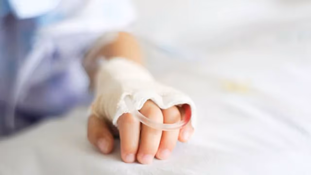 ಅಜ್ಜಿಯ ಮದ್ಯವನ್ನು ನೀರೆಂದು ಕುಡಿದು ಉಸಿರು ಚೆಲ್ಲಿದ ಮೂರರ ಕಂದಮ್ಮ! ಅಜ್ಜಿಯ ಮದ್ಯವನ್ನು ನೀರೆಂದು ಕುಡಿದು ಉಸಿರು ಚೆಲ್ಲಿದ ಮೂರರ ಕಂದಮ್ಮ!