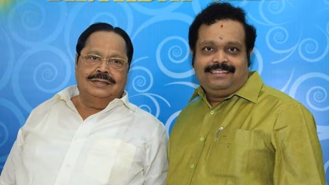 வேலூர் திமுக வேட்பாளர் கதிர் ஆனந்தின் சொத்து மதிப்பு எவ்வளவு தெரியுமா? வேலூர் திமுக வேட்பாளர் கதிர் ஆனந்தின் சொத்து மதிப்பு எவ்வளவு தெரியுமா?