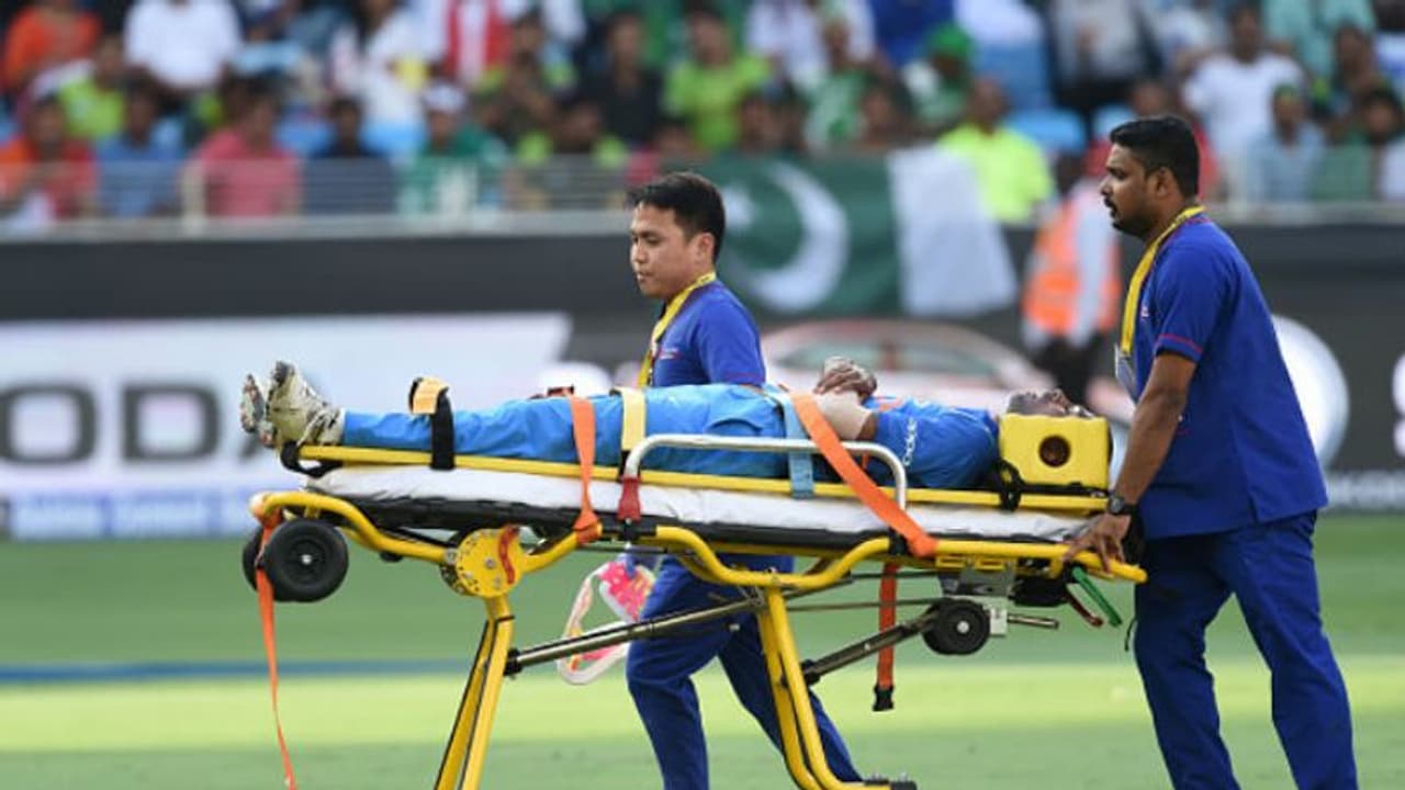 లండన్ లో హార్డిక్ పాండ్యాకు లోయర్ బ్యాక్ సర్జరీ లండన్ లో హార్డిక్ పాండ్యాకు లోయర్ బ్యాక్ సర్జరీ