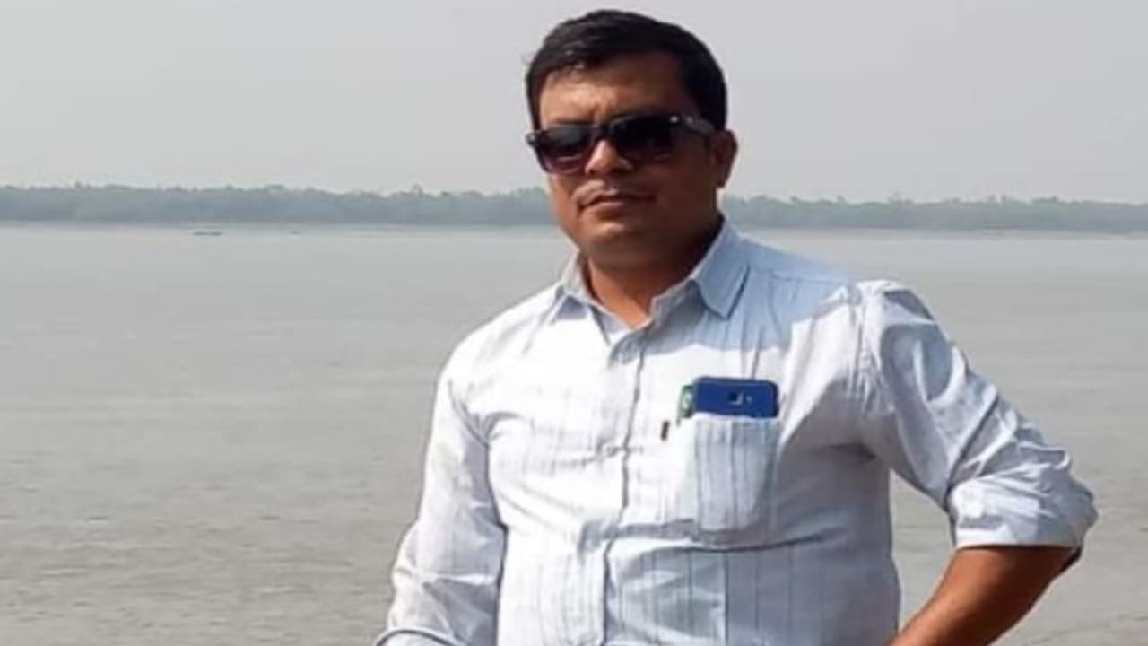 ফেসবুকে কুরুচিকর মন্তব্য দলের নেতামন্ত্রীদের নিয়ে! গ্রেফতার তৃণমূলের দাপুটে নেতা