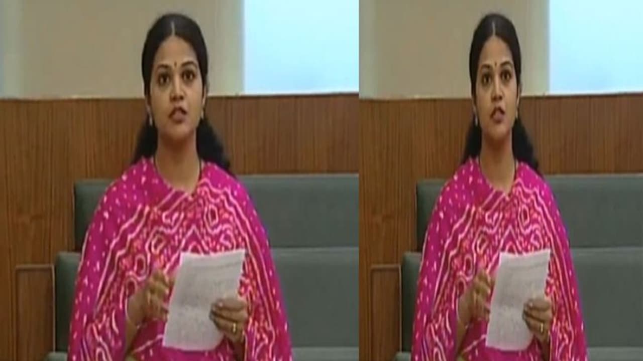 ఆశావర్కర్లపై వైసీపీ వేధింపులు ఆపాలి: టీడీపీ ఎమ్మెల్యే భవాని ఆశావర్కర్లపై వైసీపీ వేధింపులు ఆపాలి: టీడీపీ ఎమ్మెల్యే భవాని