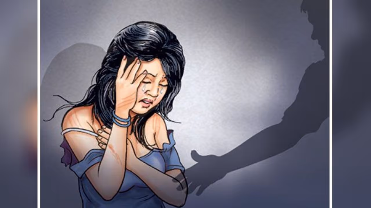 Delhi woman molested on train by drunk co passenger writes on how to file case; Twitterati praise her