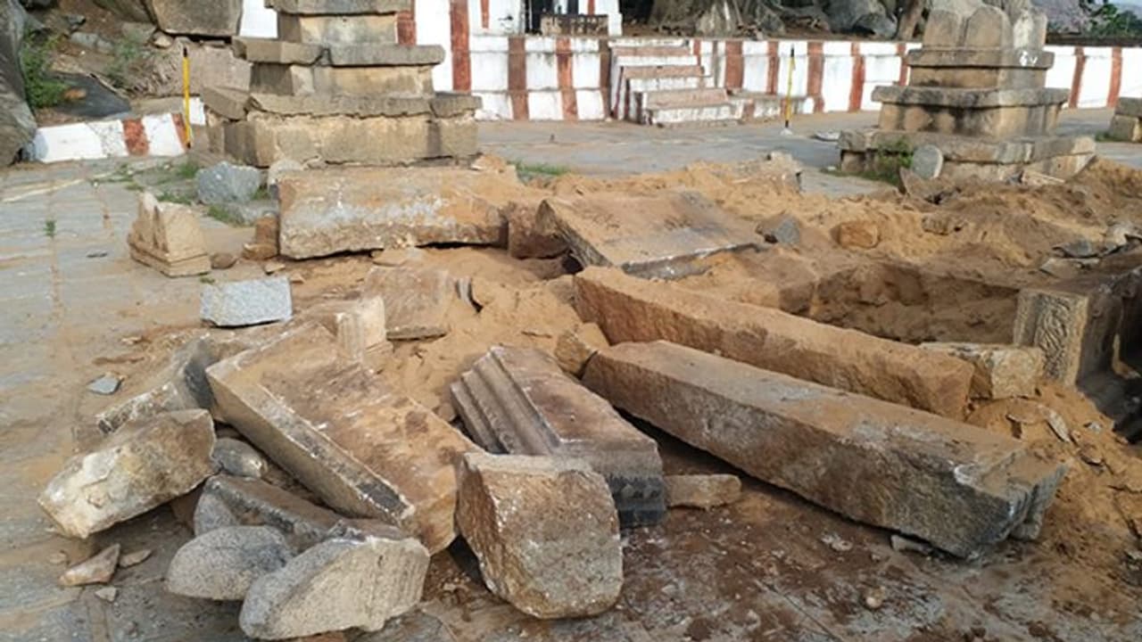 ನವವೃಂದಾವನಕ್ಕೆ ಹಾನಿ: ನಿಧಿಗಾಗಿ ಕೃತ್ಯ ನಡೆಸಿರುವ ಶಂಕೆ ನವವೃಂದಾವನಕ್ಕೆ ಹಾನಿ: ನಿಧಿಗಾಗಿ ಕೃತ್ಯ ನಡೆಸಿರುವ ಶಂಕೆ