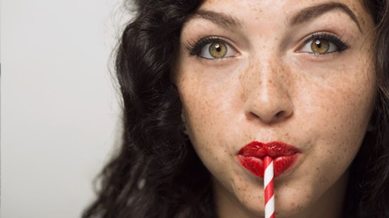 স্ট্র ব্যবহার বন্ধ করুন! শরীরে বড় বিপদ ডেকে আনছেন স্ট্র ব্যবহার বন্ধ করুন! শরীরে বড় বিপদ ডেকে আনছেন