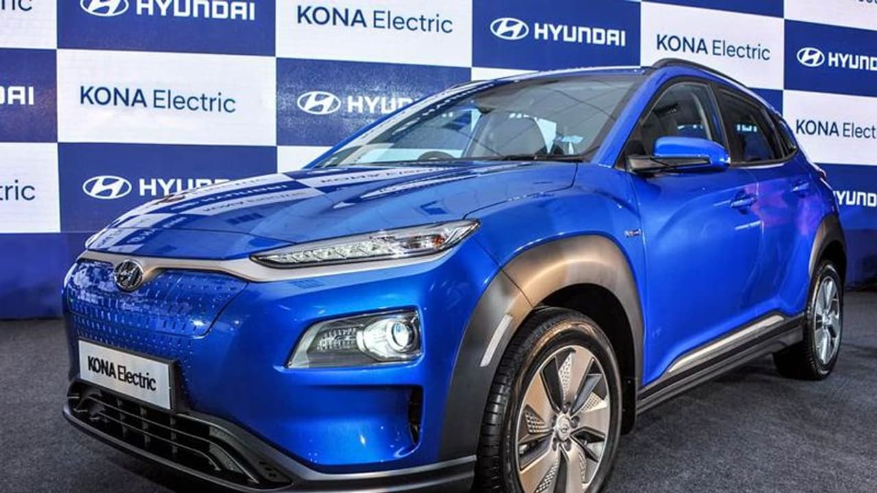 ಎಲೆಕ್ಟ್ರಿಕ್ ವಾಹನ ಮೇಲಿನ GST ಕಡಿತ; ಕೋನಾ ಕಾರಿನ ಬೆಲೆ ಇಳಿಕೆ! ಎಲೆಕ್ಟ್ರಿಕ್ ವಾಹನ ಮೇಲಿನ GST ಕಡಿತ; ಕೋನಾ ಕಾರಿನ ಬೆಲೆ ಇಳಿಕೆ!