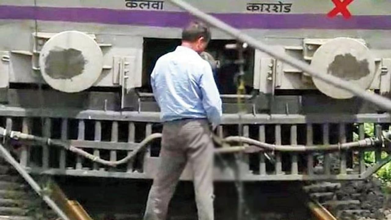 ಹುಬ್ಬಳ್ಳಿ ಧಾರವಾಡ ಮಹಾನಗರದಲ್ಲಿ ಮೂತ್ರ ವಿಸರ್ಜನೆಗೆ ಬಯಲೇ ಗತಿ..! ಹುಬ್ಬಳ್ಳಿ ಧಾರವಾಡ ಮಹಾನಗರದಲ್ಲಿ ಮೂತ್ರ ವಿಸರ್ಜನೆಗೆ ಬಯಲೇ ಗತಿ..!