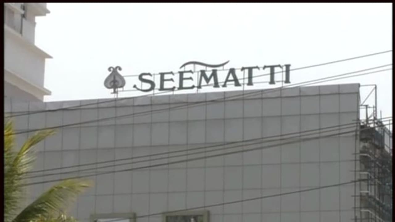 ശീമാട്ടിയുടെ സ്ഥലമേറ്റെടുപ്പ്; അഴിമതിയുണ്ടെന്ന ആരോപണത്തിൽ തുടരന്വേഷണത്തിന് ഉത്തരവ് ശീമാട്ടിയുടെ സ്ഥലമേറ്റെടുപ്പ്; അഴിമതിയുണ്ടെന്ന ആരോപണത്തിൽ തുടരന്വേഷണത്തിന് ഉത്തരവ്