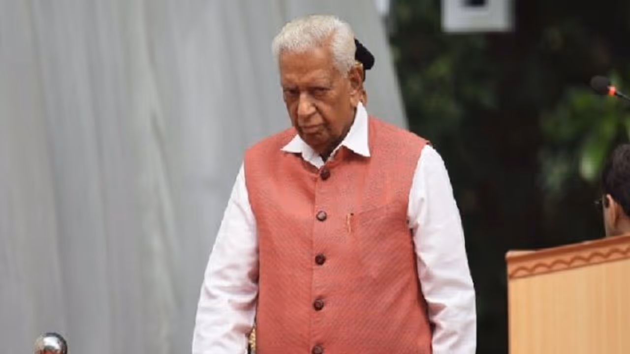 कर्नाटक के सियासी दंगल में हुई राज्यपाल की इंट्री, कहा आज ही करना होगा विश्वासमत परीक्षण