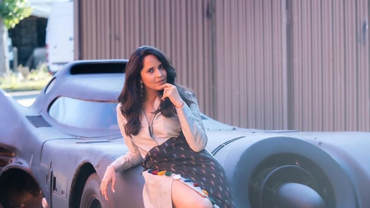 అనసూయపై అసభ్యంగా.. కలకలం రేపుతున్న సోషల్ మీడియా పోస్టులు! అనసూయపై అసభ్యంగా.. కలకలం రేపుతున్న సోషల్ మీడియా పోస్టులు!