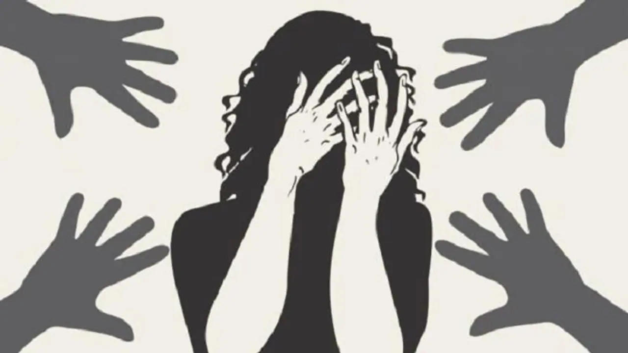 ಮನೆ ಕೆಲಸಕ್ಕಿದ್ದ ದಲಿತ ಹುಡುಗಿಯ ಮೇಲೆ ಡಿಎಂಕೆ ಶಾಸಕನ ಮಗ ಸೊಸೆಯಿಂದ ಹಲ್ಲೆ ಮನೆ ಕೆಲಸಕ್ಕಿದ್ದ ದಲಿತ ಹುಡುಗಿಯ ಮೇಲೆ ಡಿಎಂಕೆ ಶಾಸಕನ ಮಗ ಸೊಸೆಯಿಂದ ಹಲ್ಲೆ