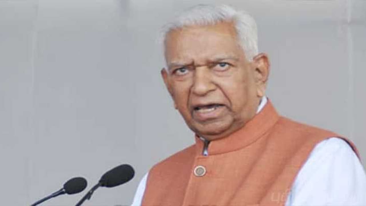 ರಾಜ್ಯಪಾಲರ ಕೈ ಕಟ್ಟಿಹಾಕಲು ಇದೆ ಮೈತ್ರಿ ಪಾಳಯಕ್ಕೆ ಅವಕಾಶ? ರಾಜ್ಯಪಾಲರ ಕೈ ಕಟ್ಟಿಹಾಕಲು ಇದೆ ಮೈತ್ರಿ ಪಾಳಯಕ್ಕೆ ಅವಕಾಶ?